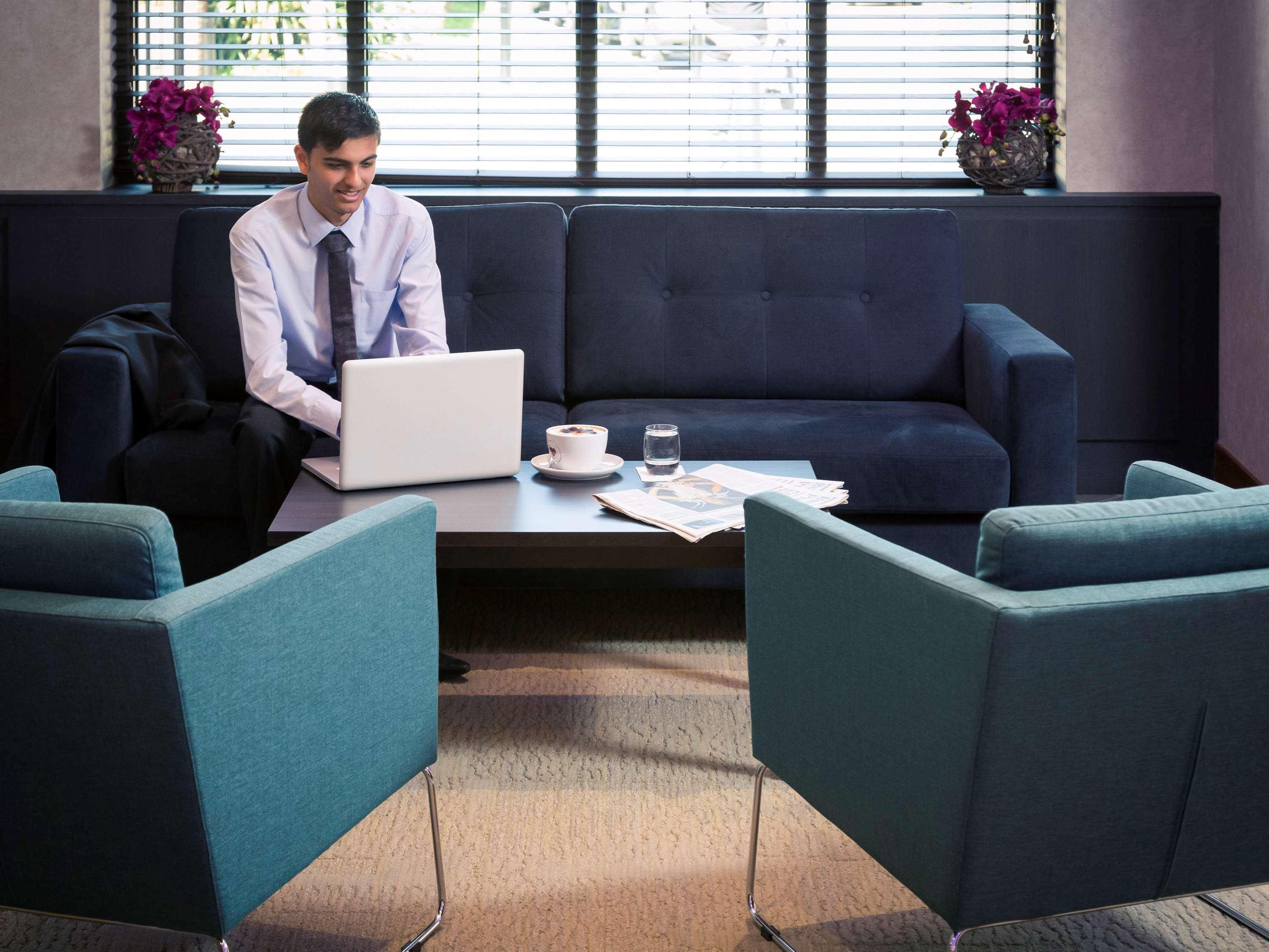 Mercure London Heathrow Airport Hillingdon Exteriör bild